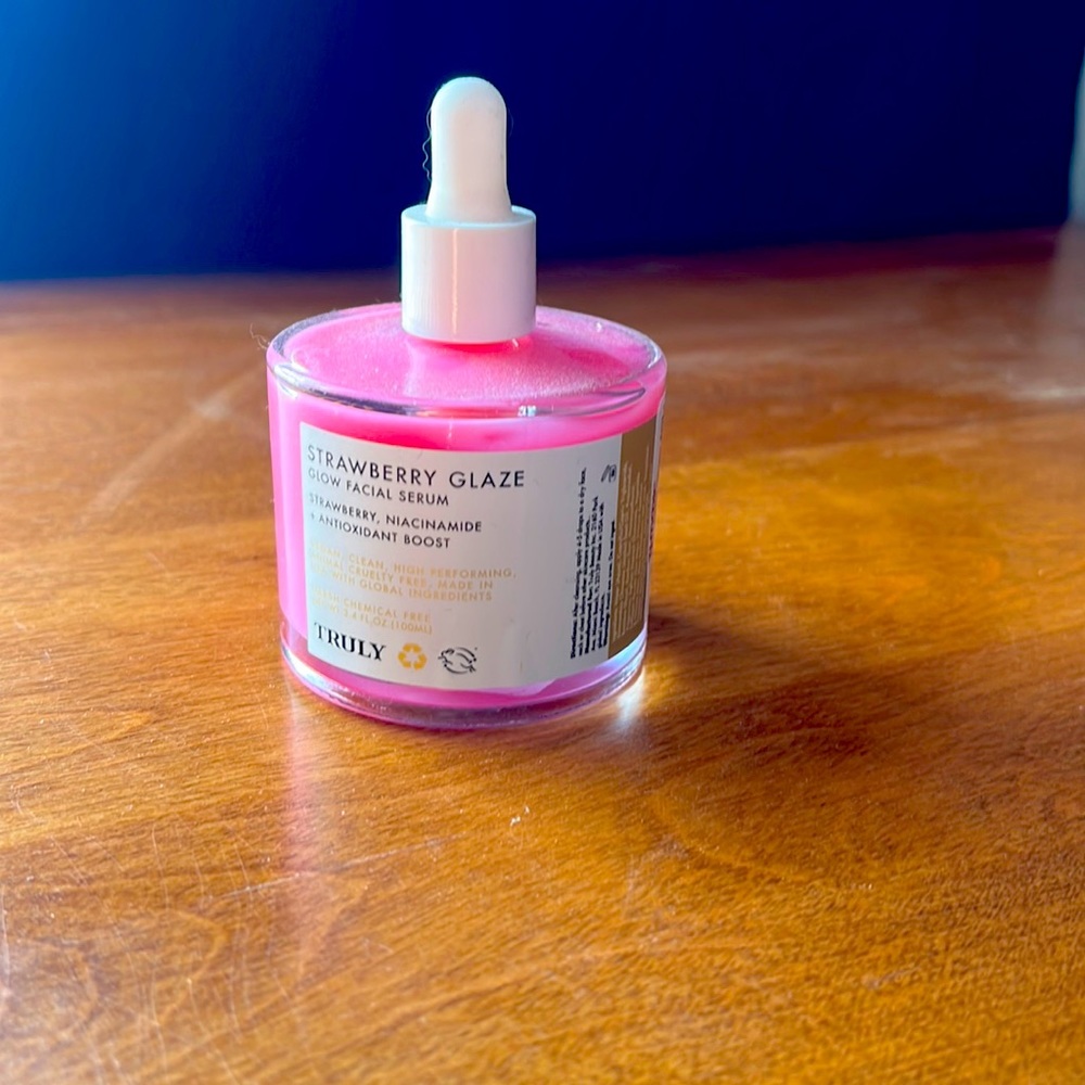 Truly Strawberry Glaze Glow facial Serum